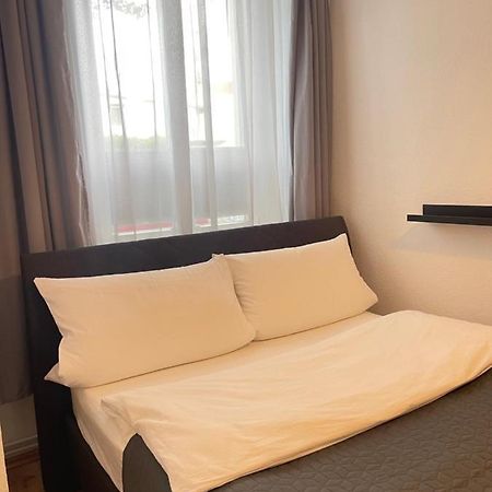 Ferienwohnung Im Stadtzentrum Von Bernau - Schoene Ferienwohnung Mit 1 1/2 Zimmern, Bad, Spuelmaschine, Waschmaschine, Komplette Kueche, Wlan Bernau bei Berlin Buitenkant foto