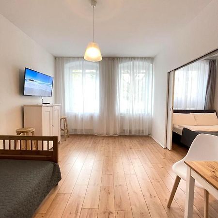Ferienwohnung Im Stadtzentrum Von Bernau - Schoene Ferienwohnung Mit 1 1/2 Zimmern, Bad, Spuelmaschine, Waschmaschine, Komplette Kueche, Wlan Bernau bei Berlin Buitenkant foto