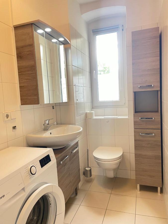 Ferienwohnung Im Stadtzentrum Von Bernau - Schoene Ferienwohnung Mit 1 1/2 Zimmern, Bad, Spuelmaschine, Waschmaschine, Komplette Kueche, Wlan Bernau bei Berlin Buitenkant foto