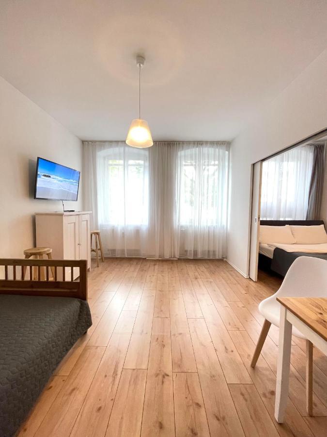 Ferienwohnung Im Stadtzentrum Von Bernau - Schoene Ferienwohnung Mit 1 1/2 Zimmern, Bad, Spuelmaschine, Waschmaschine, Komplette Kueche, Wlan Bernau bei Berlin Buitenkant foto